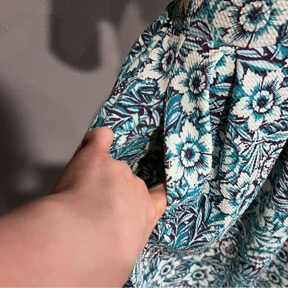 Gorgeous LuLaRoe Amelia floral short sleeve knee length dress - Picture 5 of 14